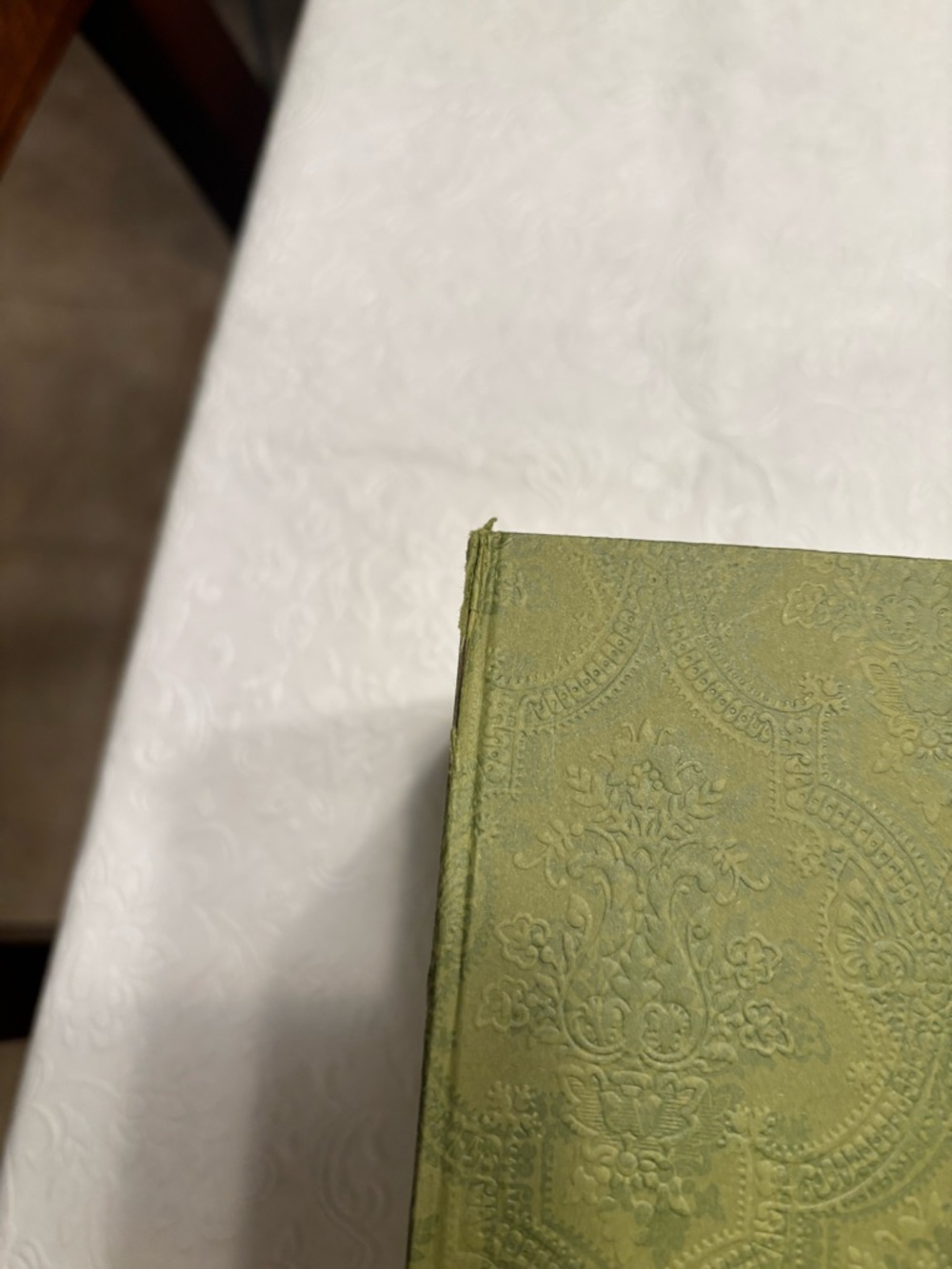 Gucci Olive Green Embossed Designer Box - Picture 9 of 11
